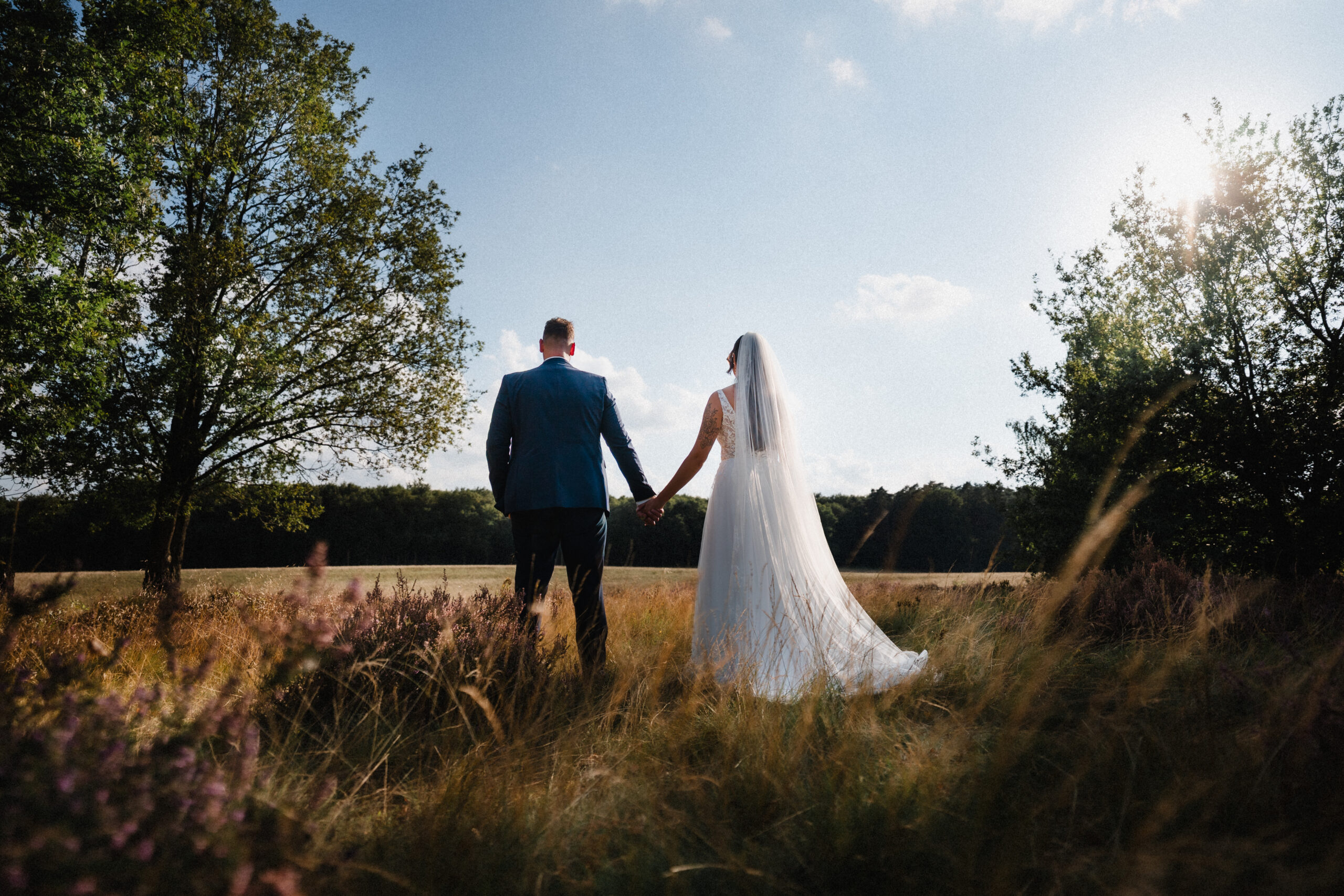 Fotograf-Hannover-Hochzeit-Brautpaar-Feld