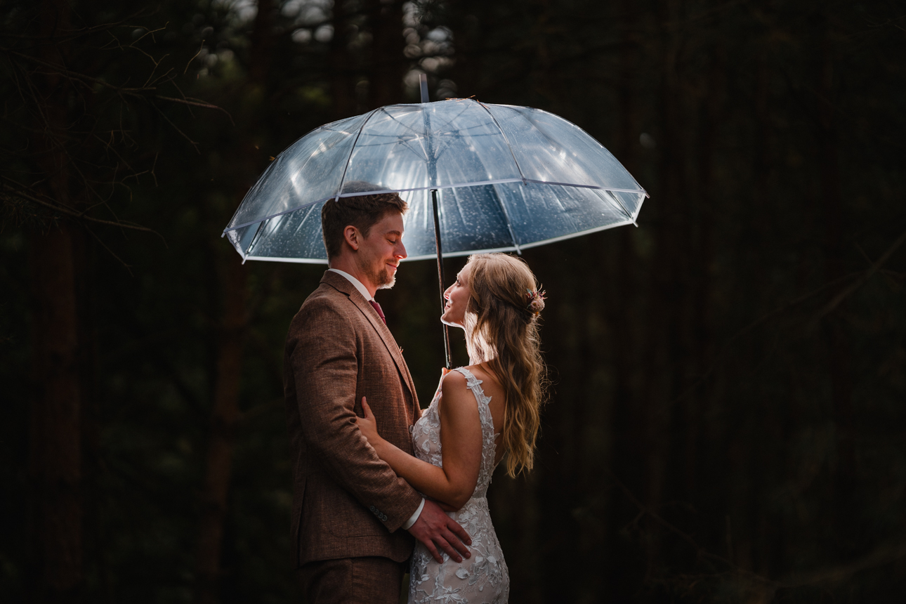 Fotograf-Hannover-Hochzeit-Brautpaar-Regen