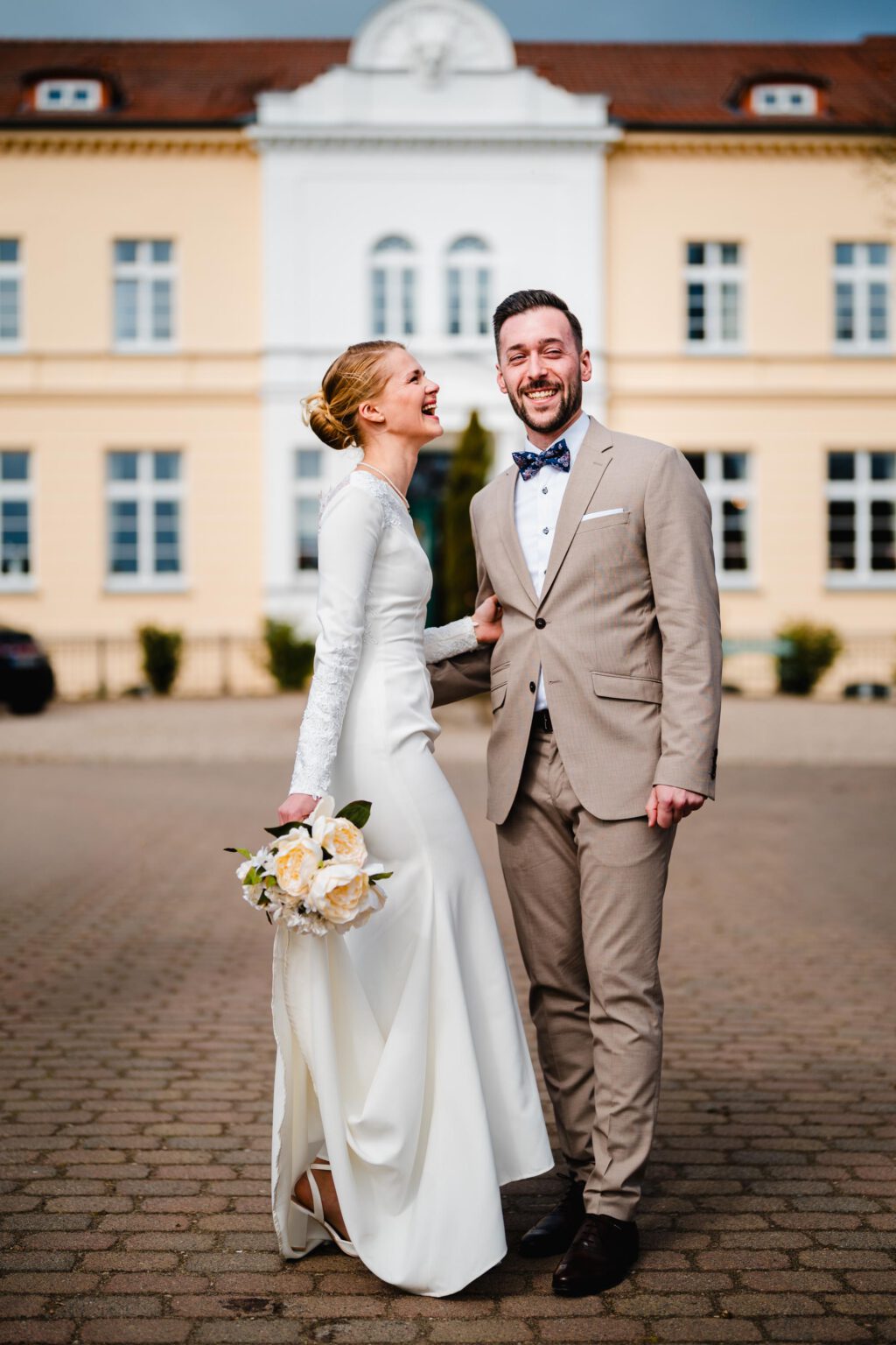 brautpaar vor Schloss Daschow in Mecklenburg Vorpommern vom Hochzeitsfotograf Stephan Gröger aus Hannover