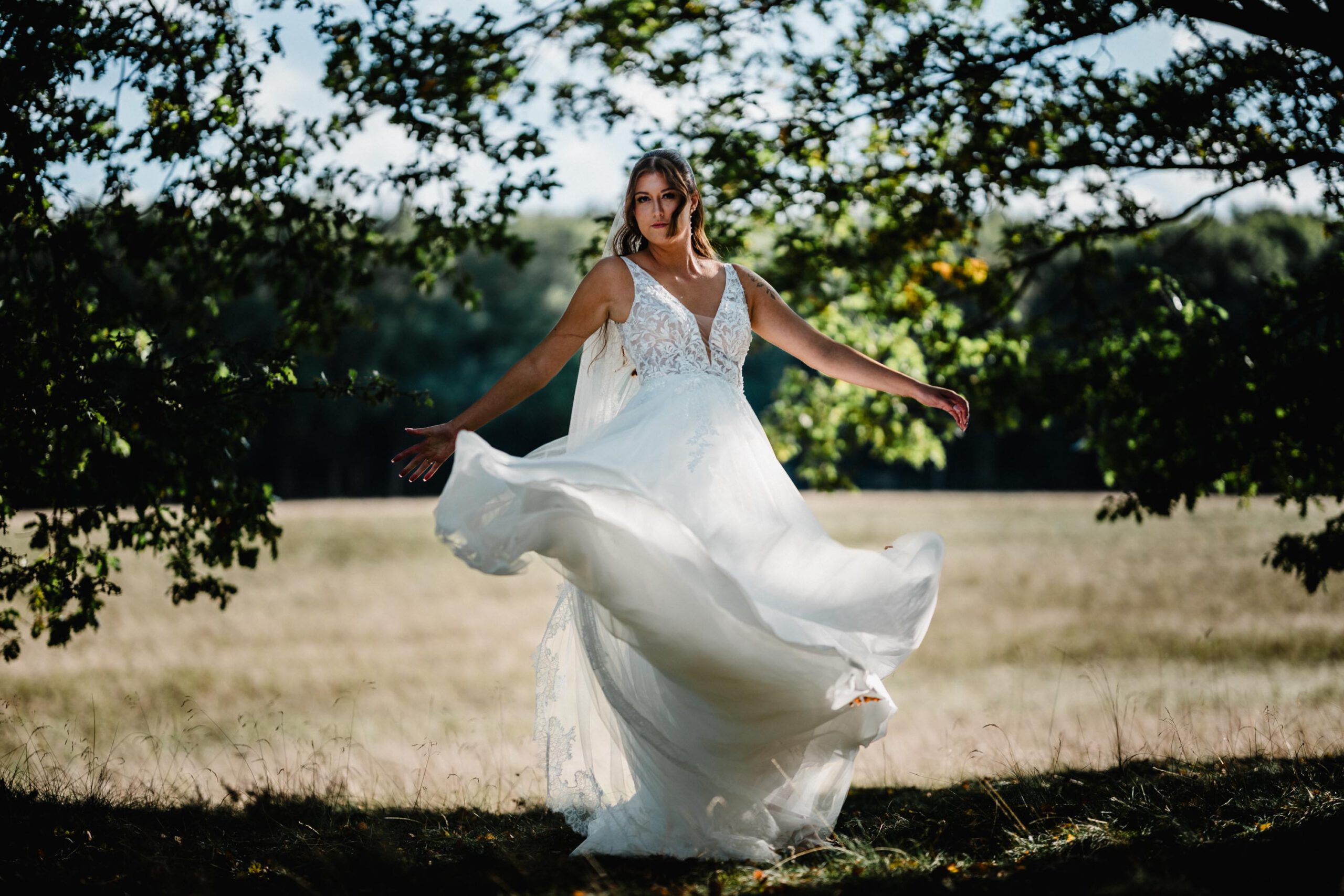 hochzeitsfotos hochzeitsfotograf hannover hochzeitsfotograf stephan groeger braut natur kleid schwingt