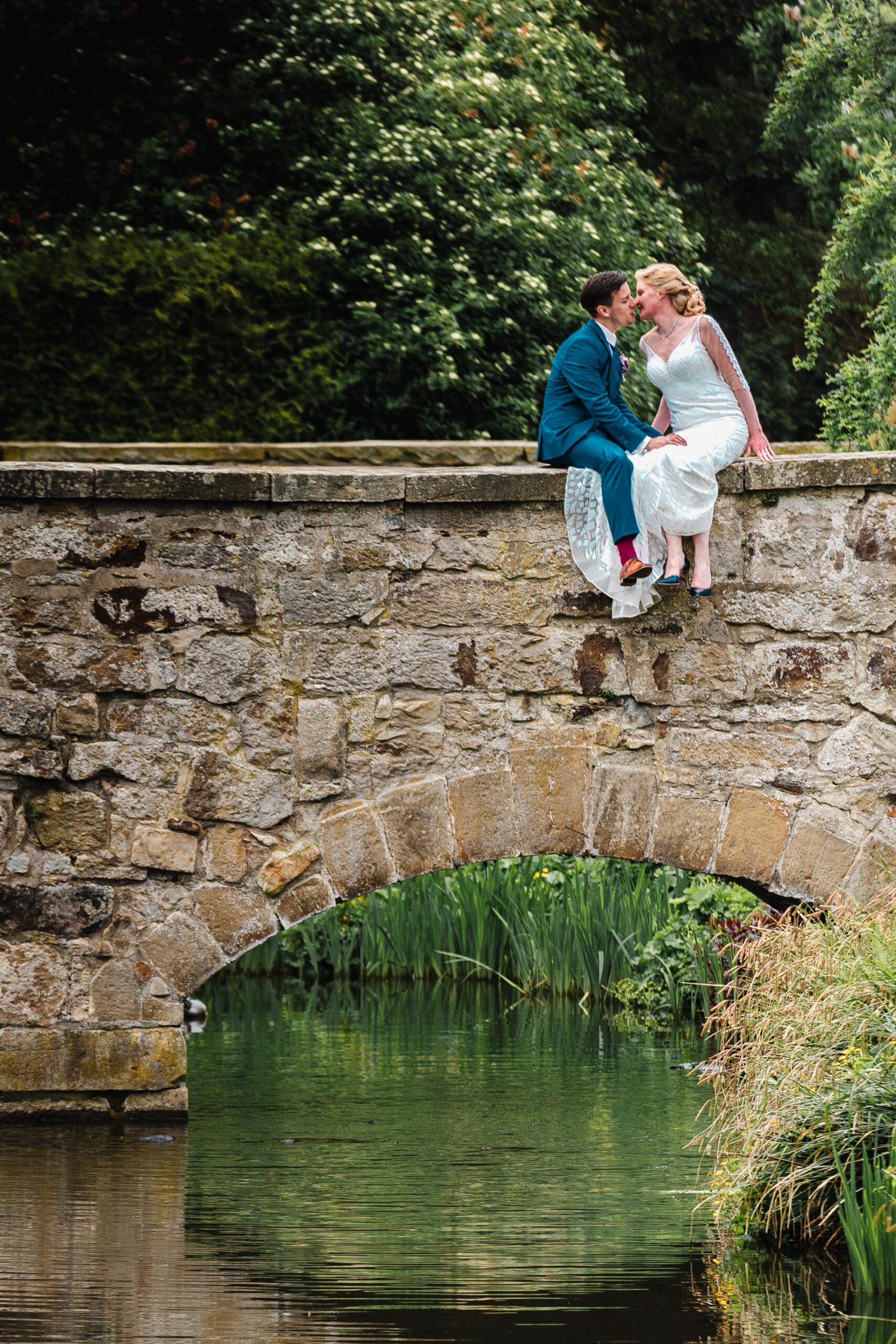 hochzeitsfotos hannover hochzeitsfotograf stephan groeger brautpaar auf steinbrücke